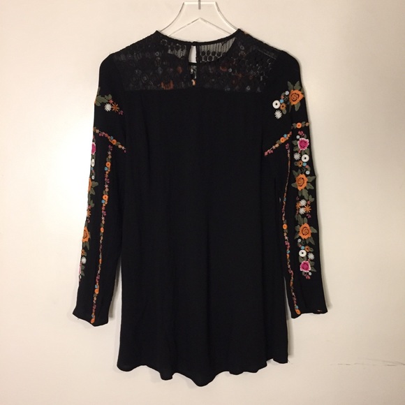 Umgee Black Flower Embroidered Dress. Small $35 - Picture 5 of 5